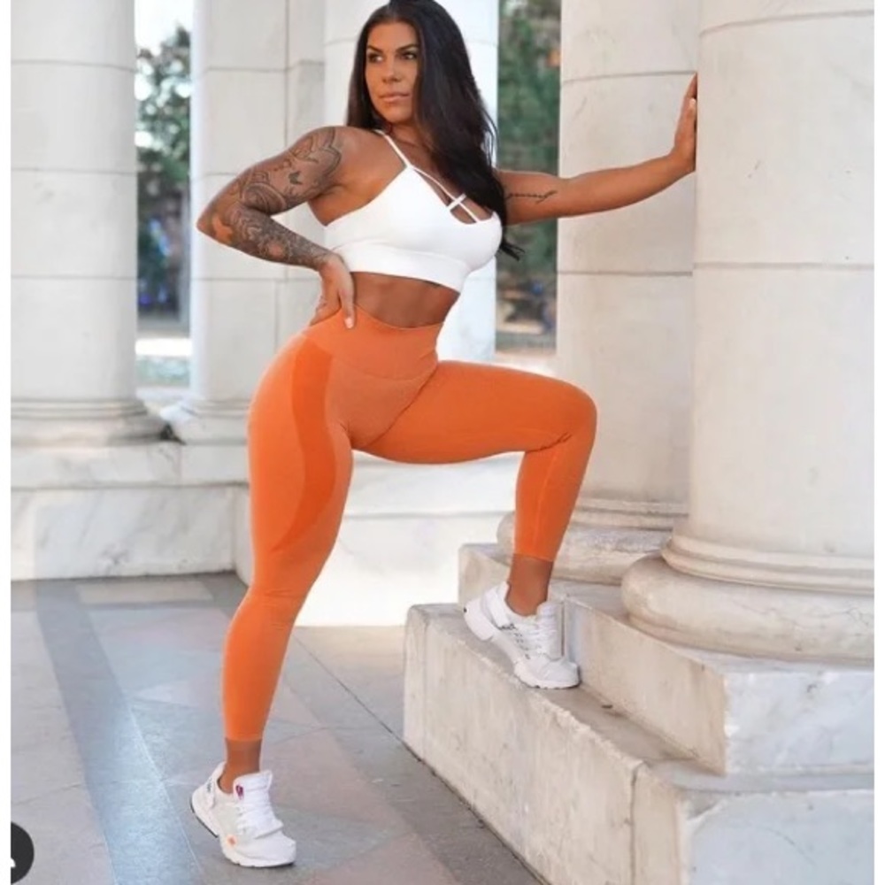 Orange navigation seamless contour leggings
Navigation